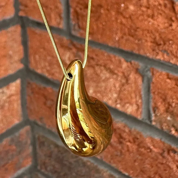 Famous Drop Stainless Steel 18K Gold Plated Water Drop Necklace - Picture 8 of 12